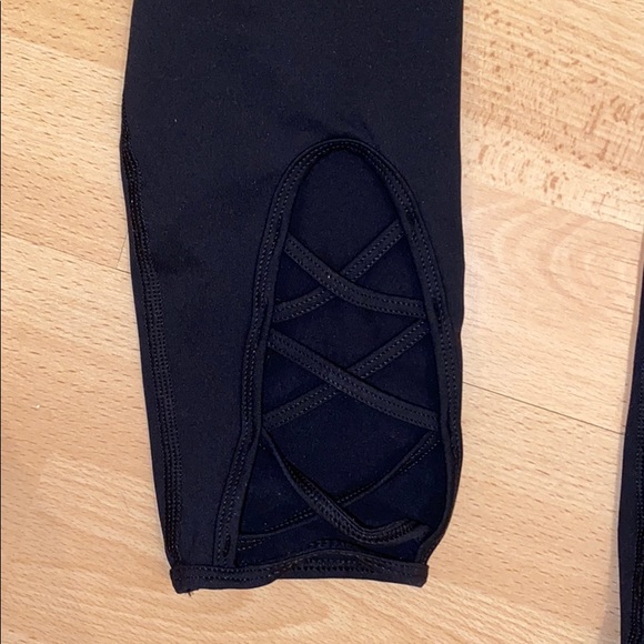 aerie black leggings with crisscross design - Picture 4 of 4